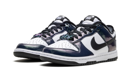 Dunk Low SE WMNS "Just Do It Iridescent" FQ8143 001