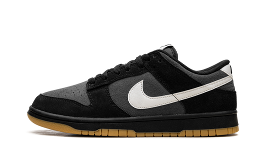 Dunk Low SE "Black Grey Gum" HQ1931 001