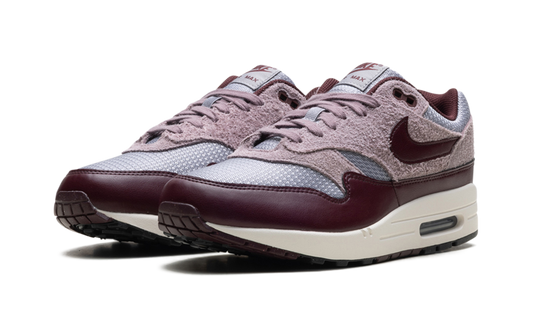Air Max 1 ESS PRM "CEMENT GREY/BURGUNDY CRUSH" FQ7327 001