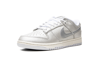 Dunk Low "Metallic Silver" DX3197 095
